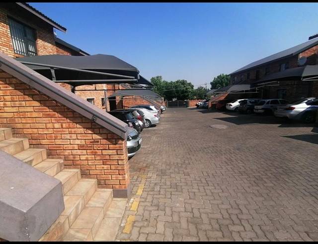 2 BEDROOM TOWNHOUSE FOR SALE IN ALBEMARLE